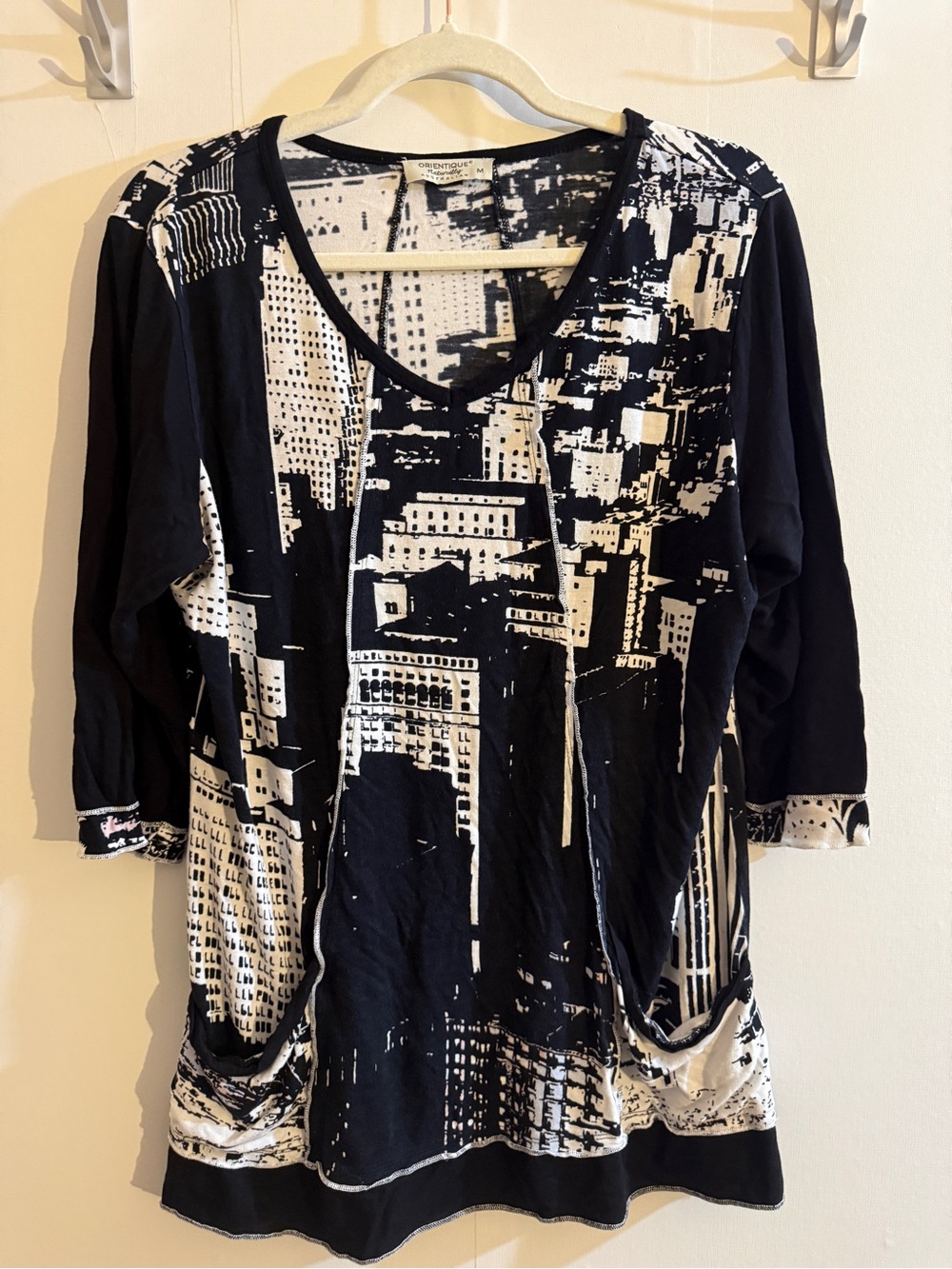 Orientique Naturals Black White Cityscape Tunic Top M Artsy Lagenlook Rayon